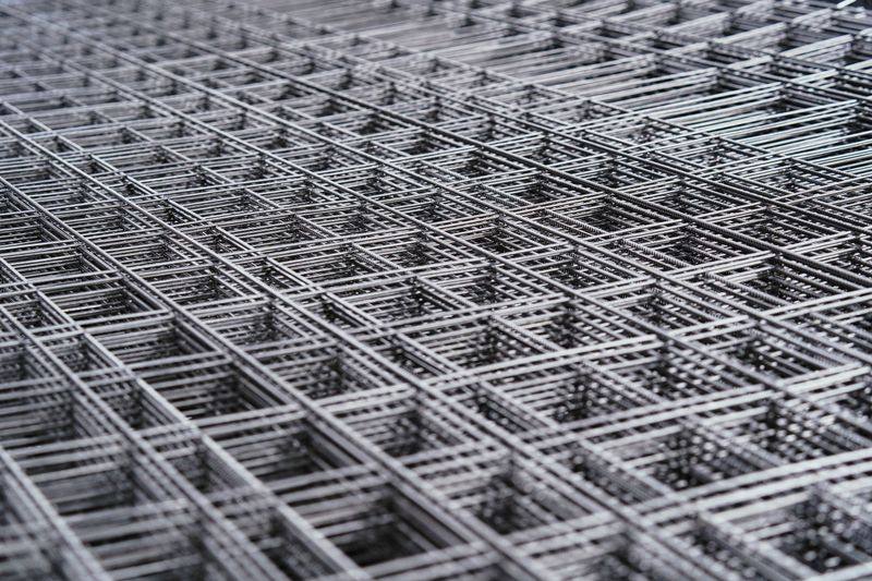 Clean welded steel reinforcing mesh grid